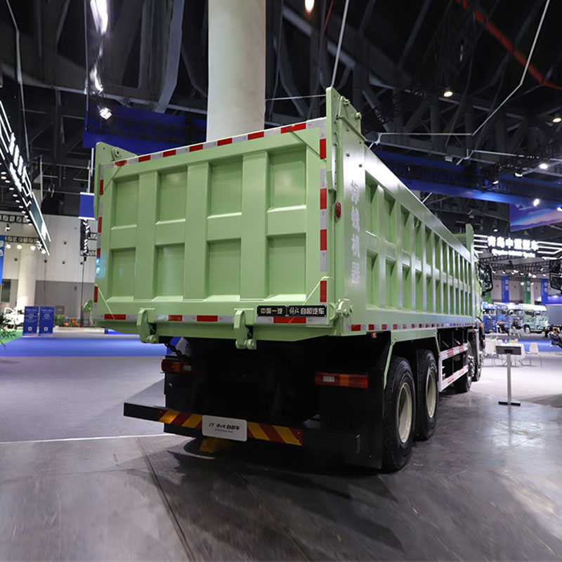 FAW J7, дизельный двигатель 13,2 л, 640 л.с., колесная формула 8x4, 12-ступенчатая коробка передач, самосвал 8,5 м