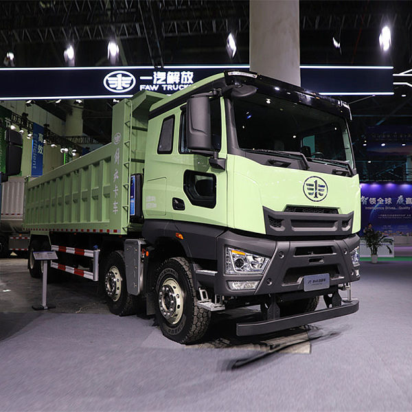 FAW J7, дизельный двигатель 13,2 л, 640 л.с., колесная формула 8x4, 12-ступенчатая коробка передач, самосвал 8,5 м