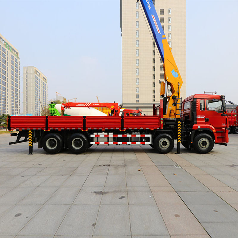 SHACMAN M3000S 340 л.с. 8x4 грузовик с КМУ