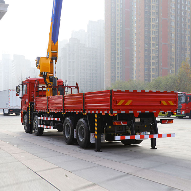 SHACMAN M3000S 340 л.с. 8x4 грузовик с КМУ