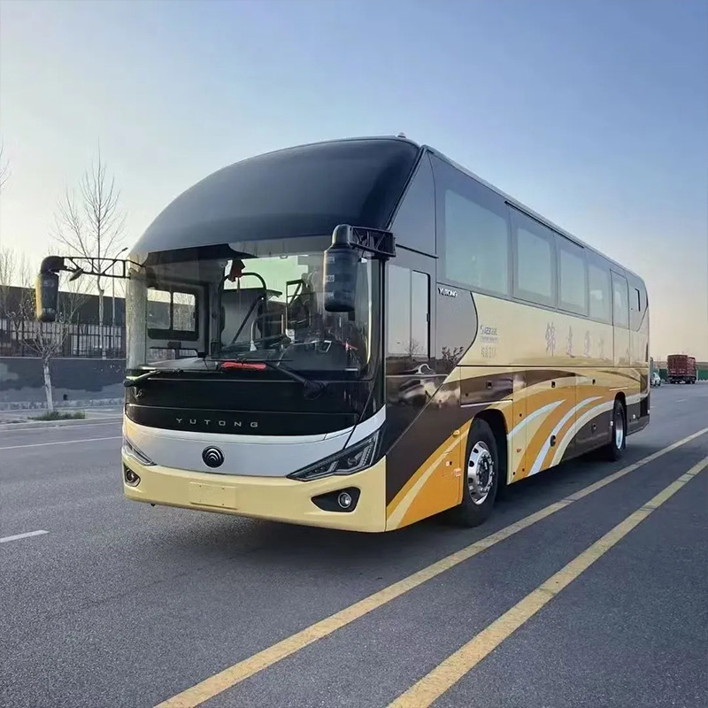 حافلة Yutong ZK6120 بناقل حركة يدوي، 55 مقعدًا
