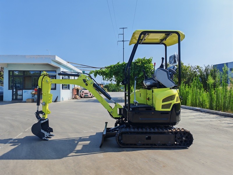 Side view of a 1.5-ton mini excavator-2 SL15M Mini Excavator
