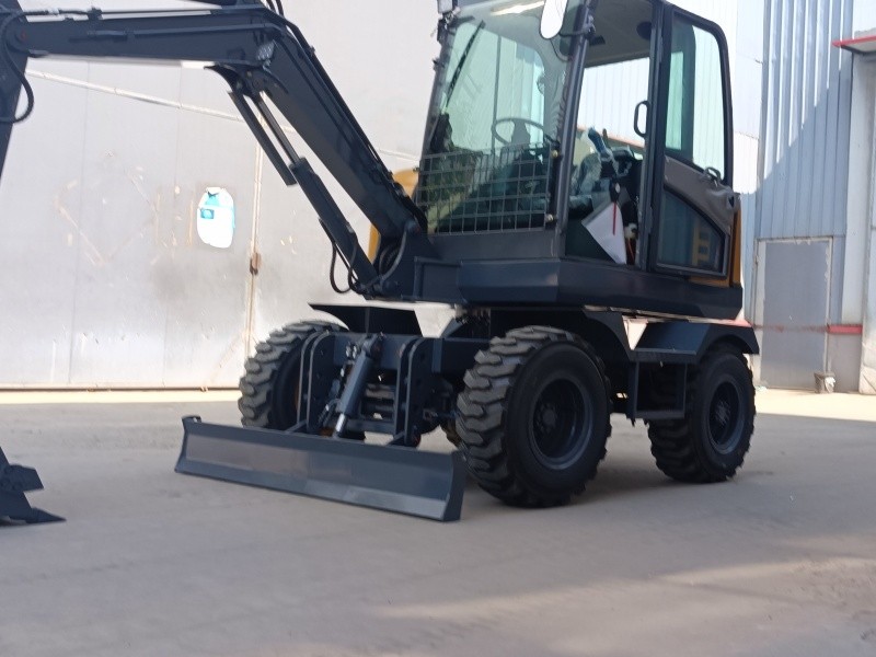 Side view of a 4-ton black mini excavator-1 SL40L Mini Excavator