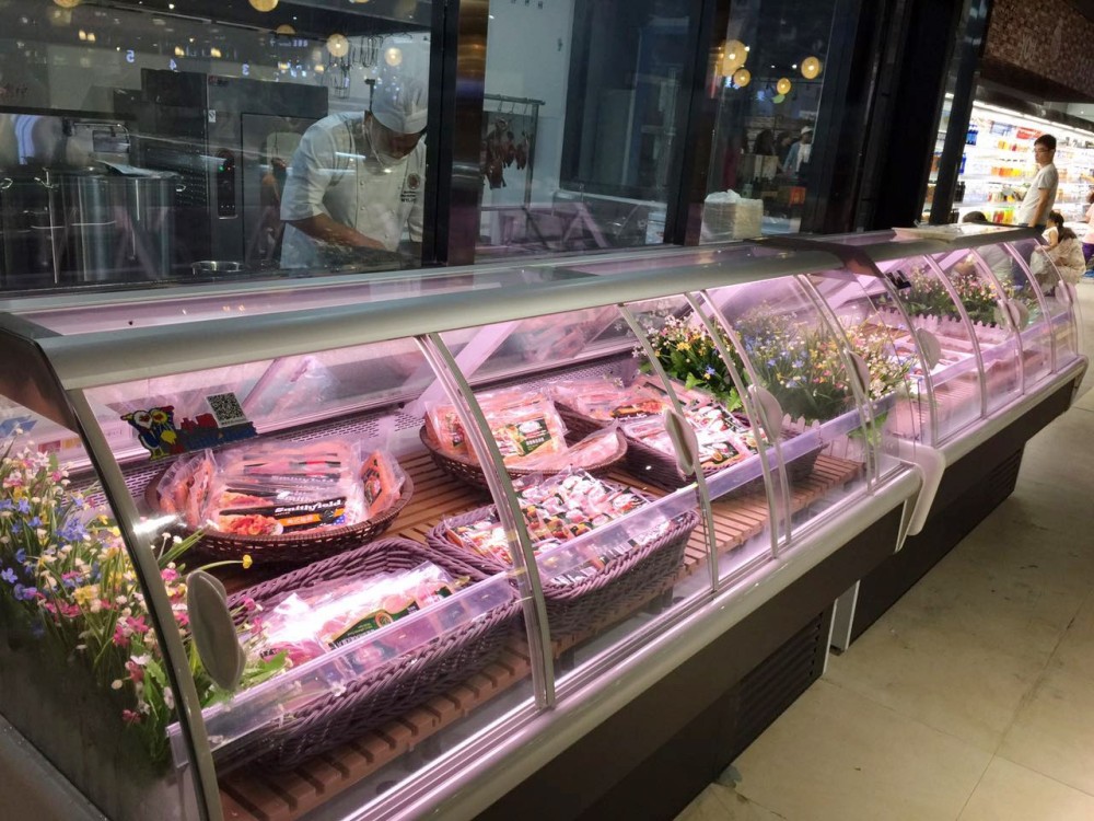 Curved Glass Meat Showcase