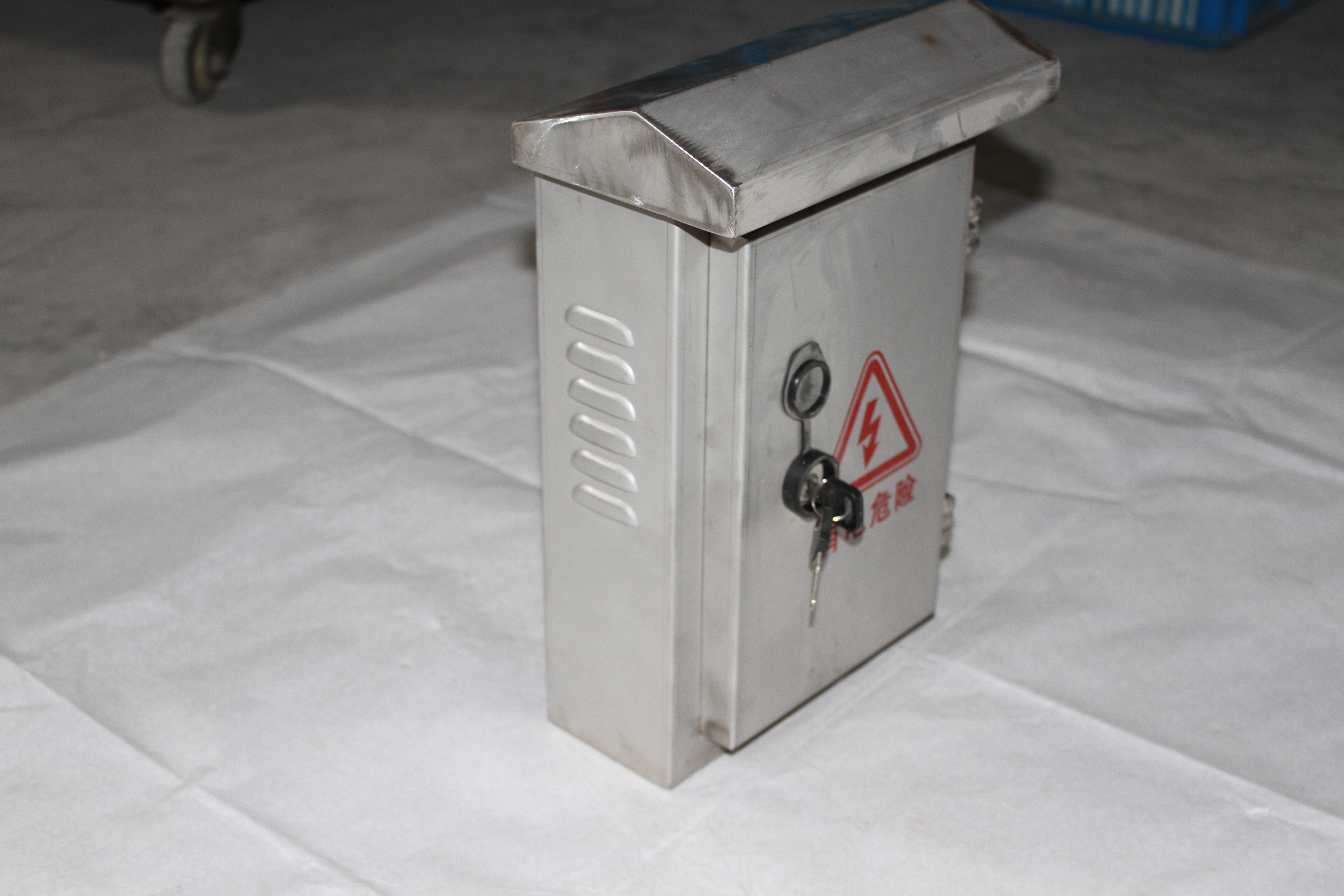 Cabinet waterproof box