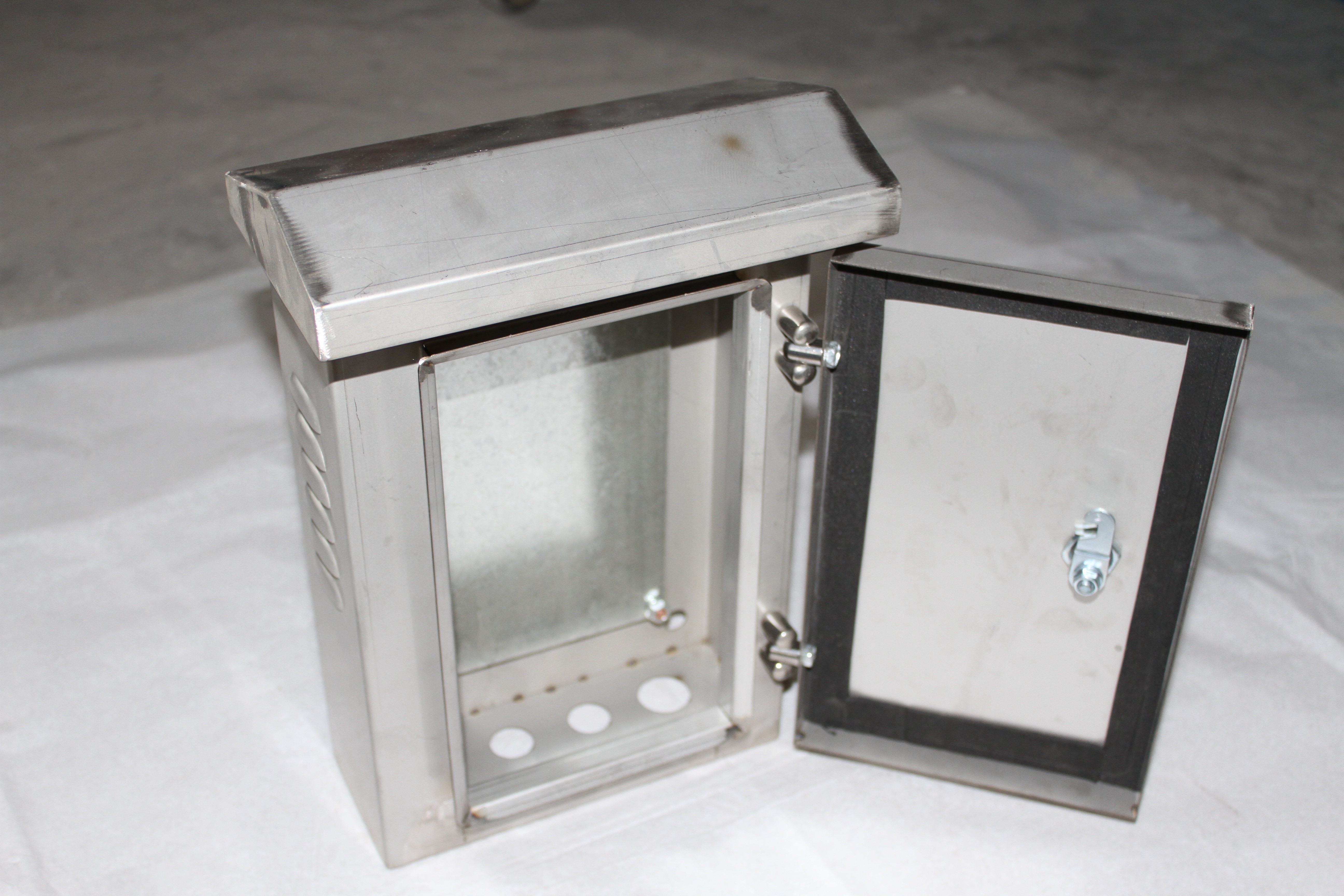 How to prevent electric shock during rainy season construction of switch power supply casing