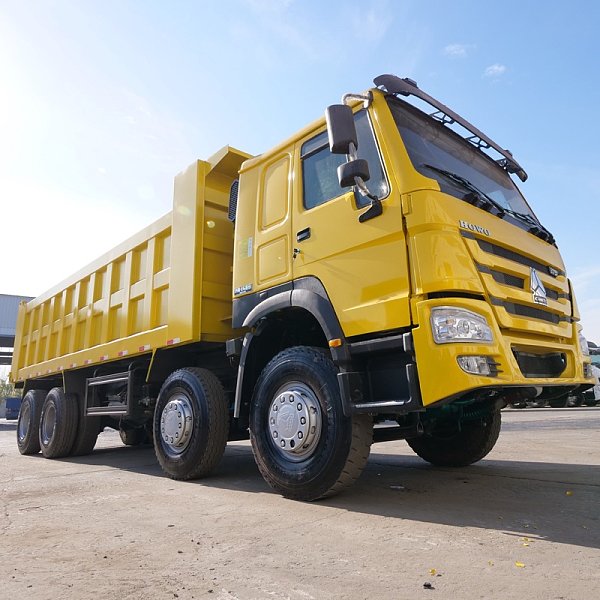 Самосвал Sinotruk Howo 375HP 8x4 с 12 колесами