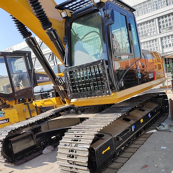 Pelle sur chenilles Cat 320D