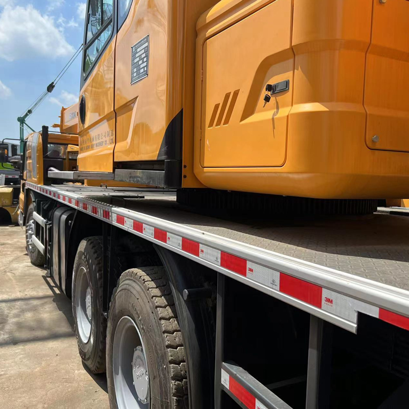 Grue sur camion XCMG QY25K5 de 25 tonnes