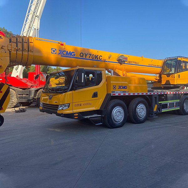 Автокран XCMG QY70K грузоподъёмностью 70 тонн