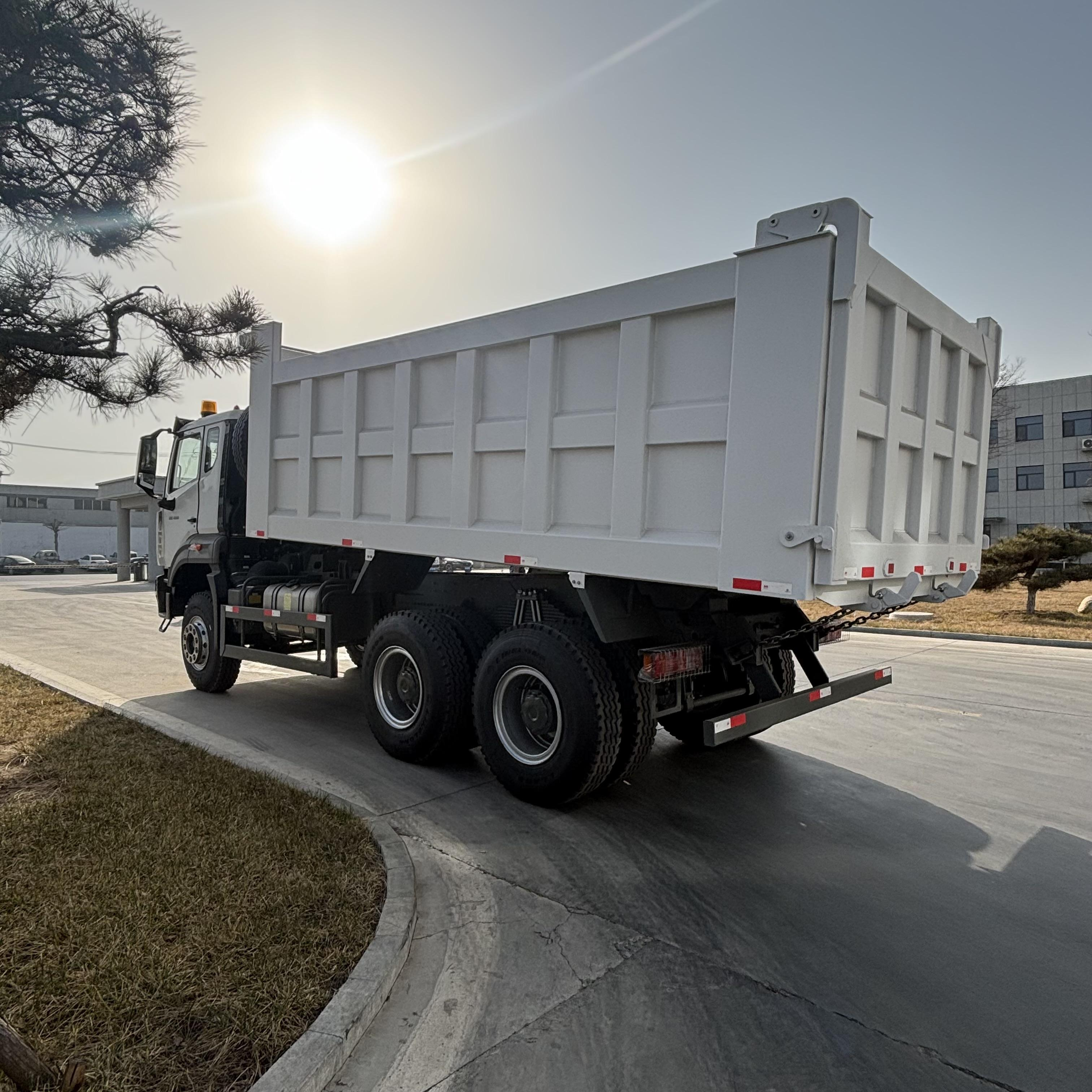 Camion-benne Sinotruk Howo TX 440HP 8x4 à benne en U de 6,5 m