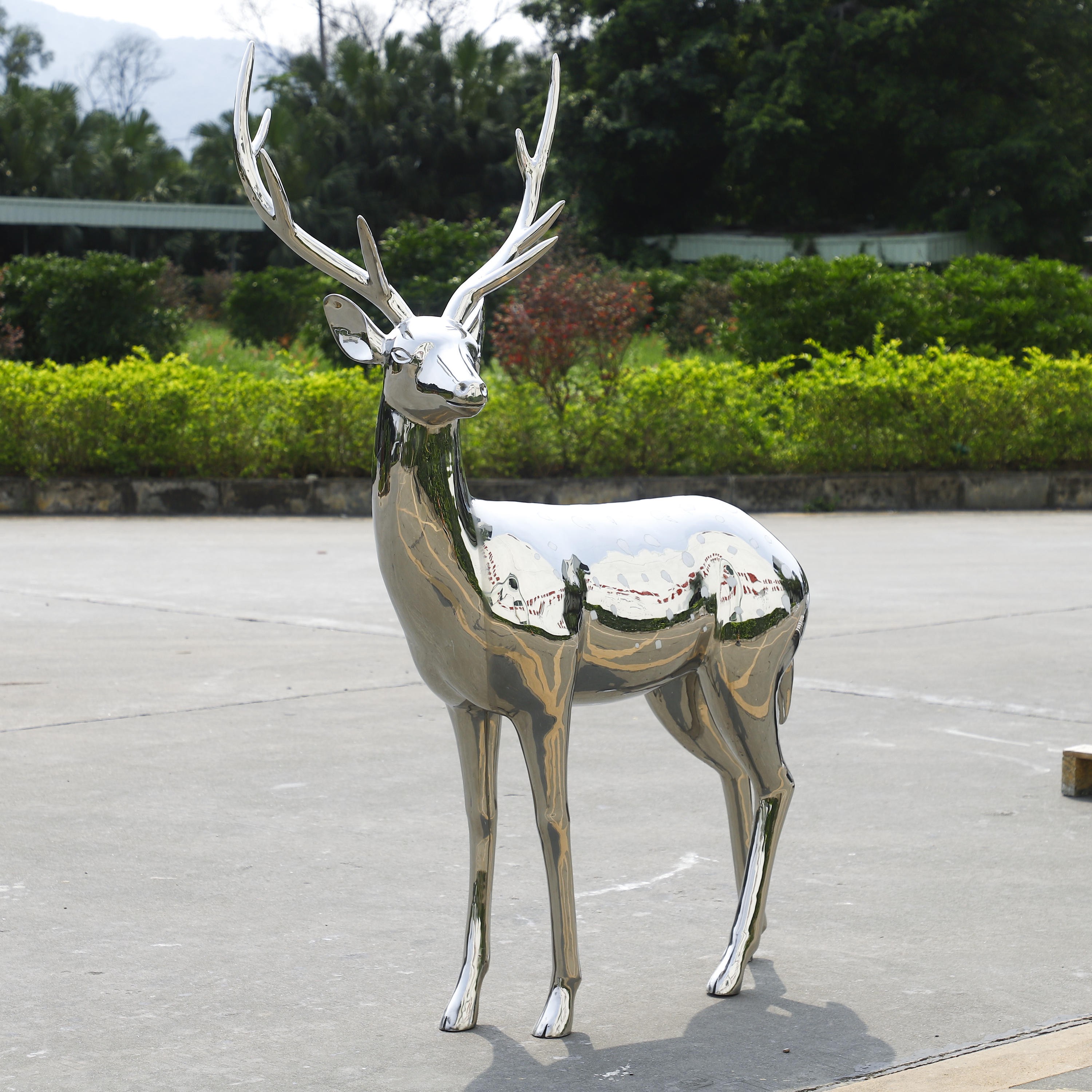 Jingyue can customize stainless steel outdoor deer abstract sculpture for handmade decoration in hotel public areas
