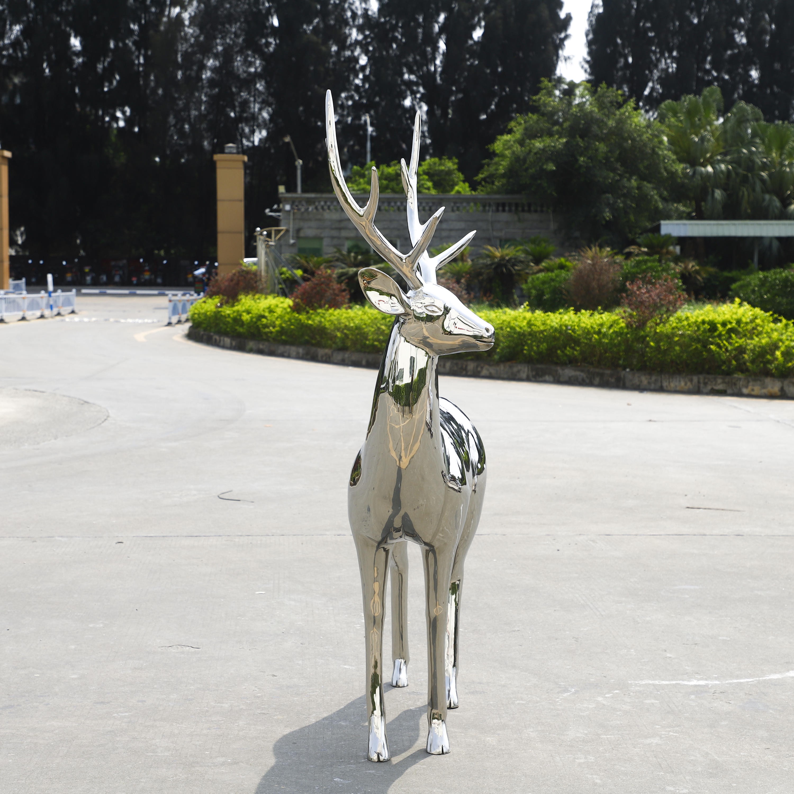 Jingyue can customize stainless steel outdoor deer abstract sculpture for handmade decoration in hotel public areas