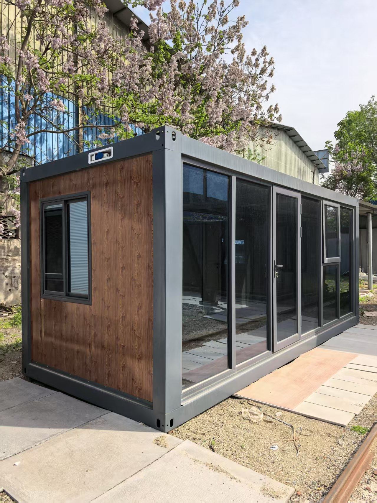Flat-Pack Container House