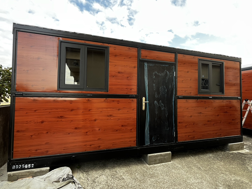 Foldable container house