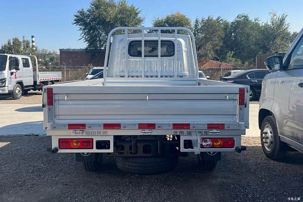 Xiangling V5 1.6L Gasoline 120 HP Landai 5-Speed