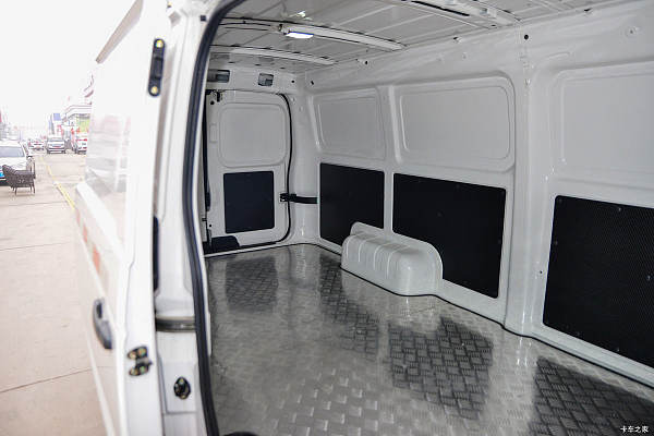 Zhiling EV7