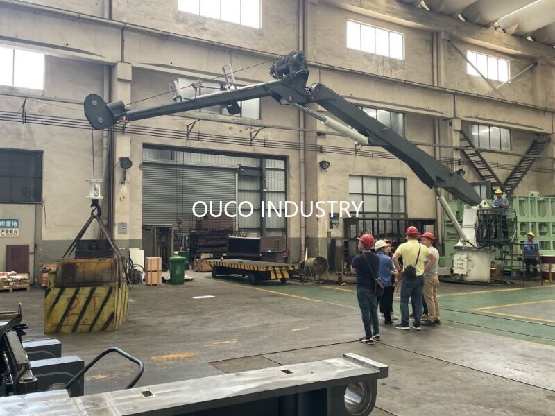 Russian Customers Visit and Accept 2.85T14M Knuckle Boom Crane (13).jpg Russian Customers Visit and Accept 2.85T14M Knuckle Boom Crane (13).jpg