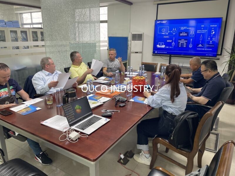 Russian Customers Visit and Accept 2.85T14M Knuckle Boom Crane (6).jpg Russian Customers Visit and Accept 2.85T14M Knuckle Boom Crane (6).jpg