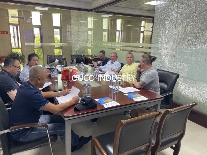 Russian Customers Visit and Accept 2.85T14M Knuckle Boom Crane (11).jpg Russian Customers Visit and Accept 2.85T14M Knuckle Boom Crane (11).jpg