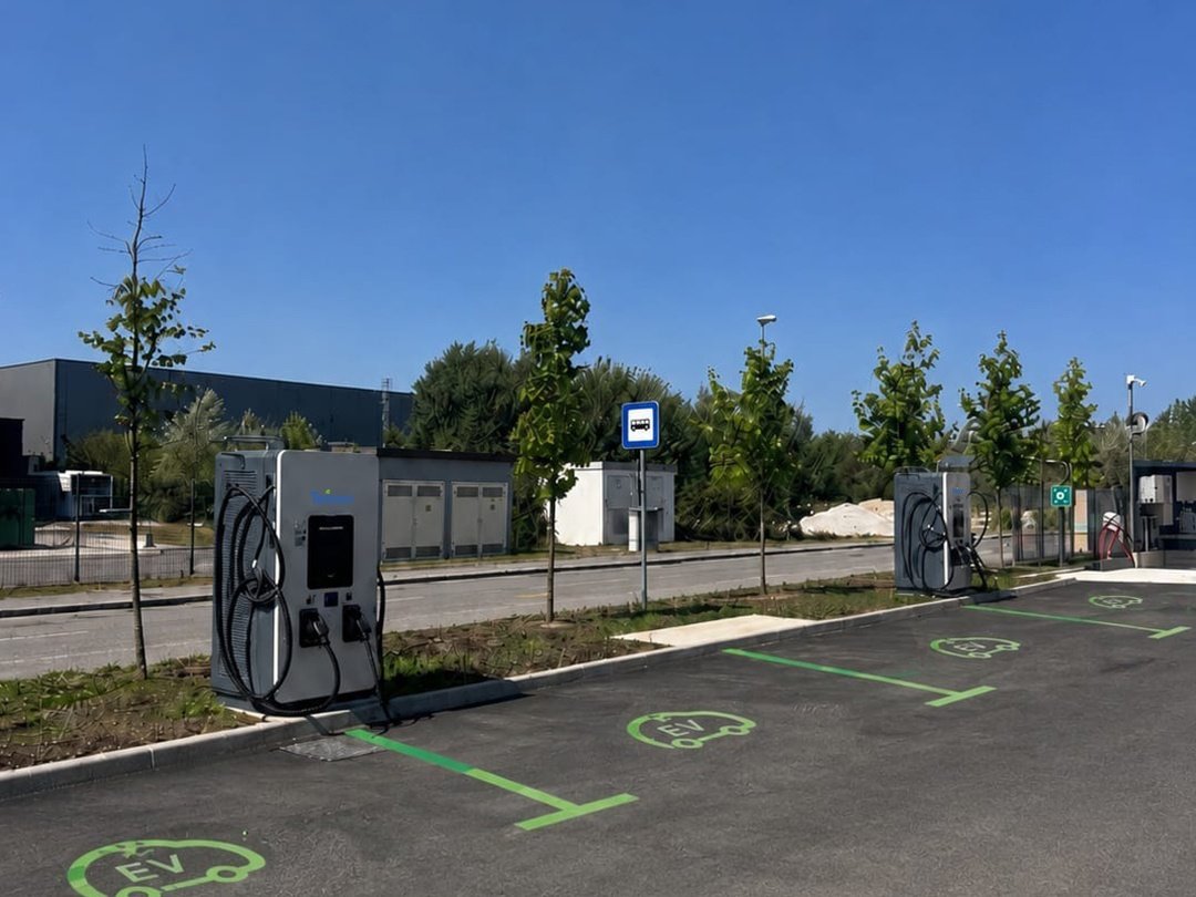 تم تركيب محطة الشحن السريع للسيارات الكهربائية Teison DC PRO بقدرة 120kW في سلوفينيا، 2026 تم تركيب محطة الشحن السريع للسيارات الكهربائية Teison DC PRO بقدرة 120kW في سلوفينيا، 2026