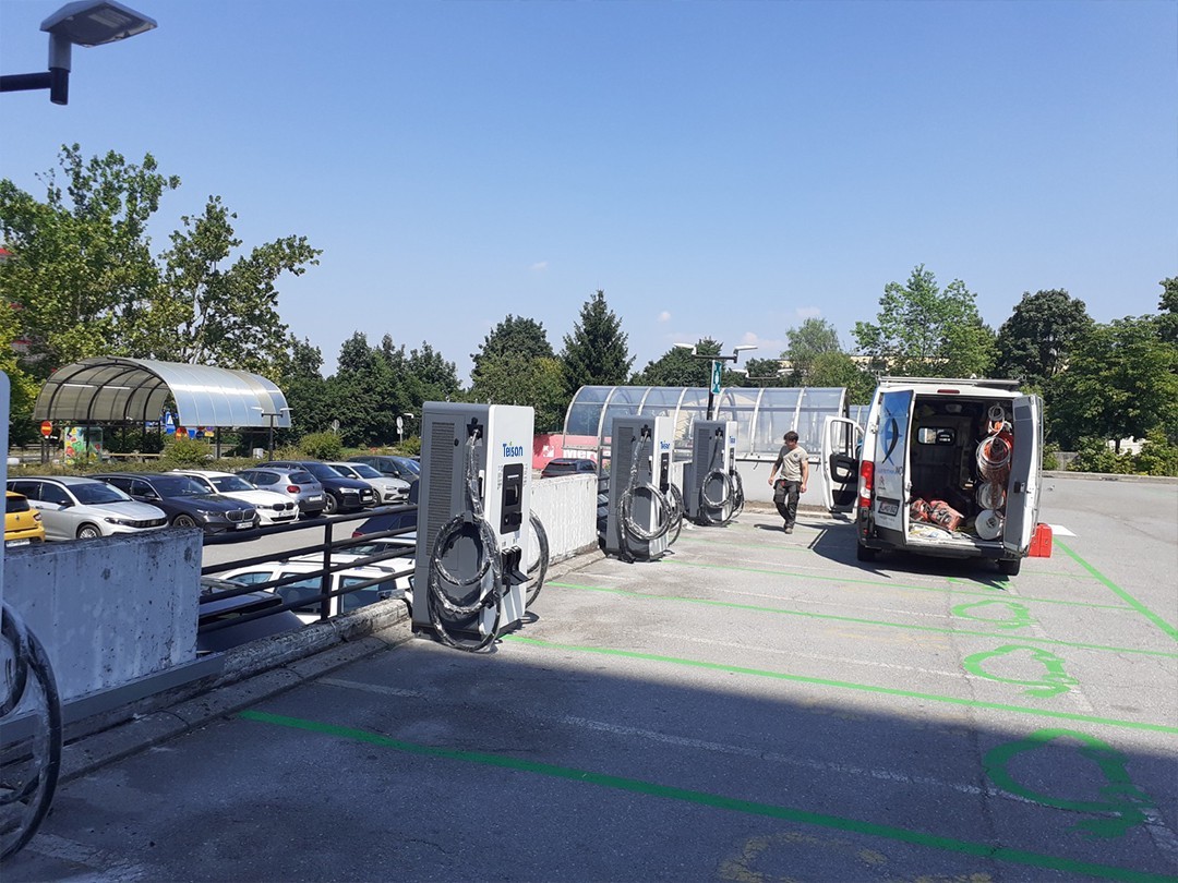 تم تركيب محطة الشحن السريع للسيارات الكهربائية Teison DC PRO بقدرة 120kW في سلوفينيا، 2026