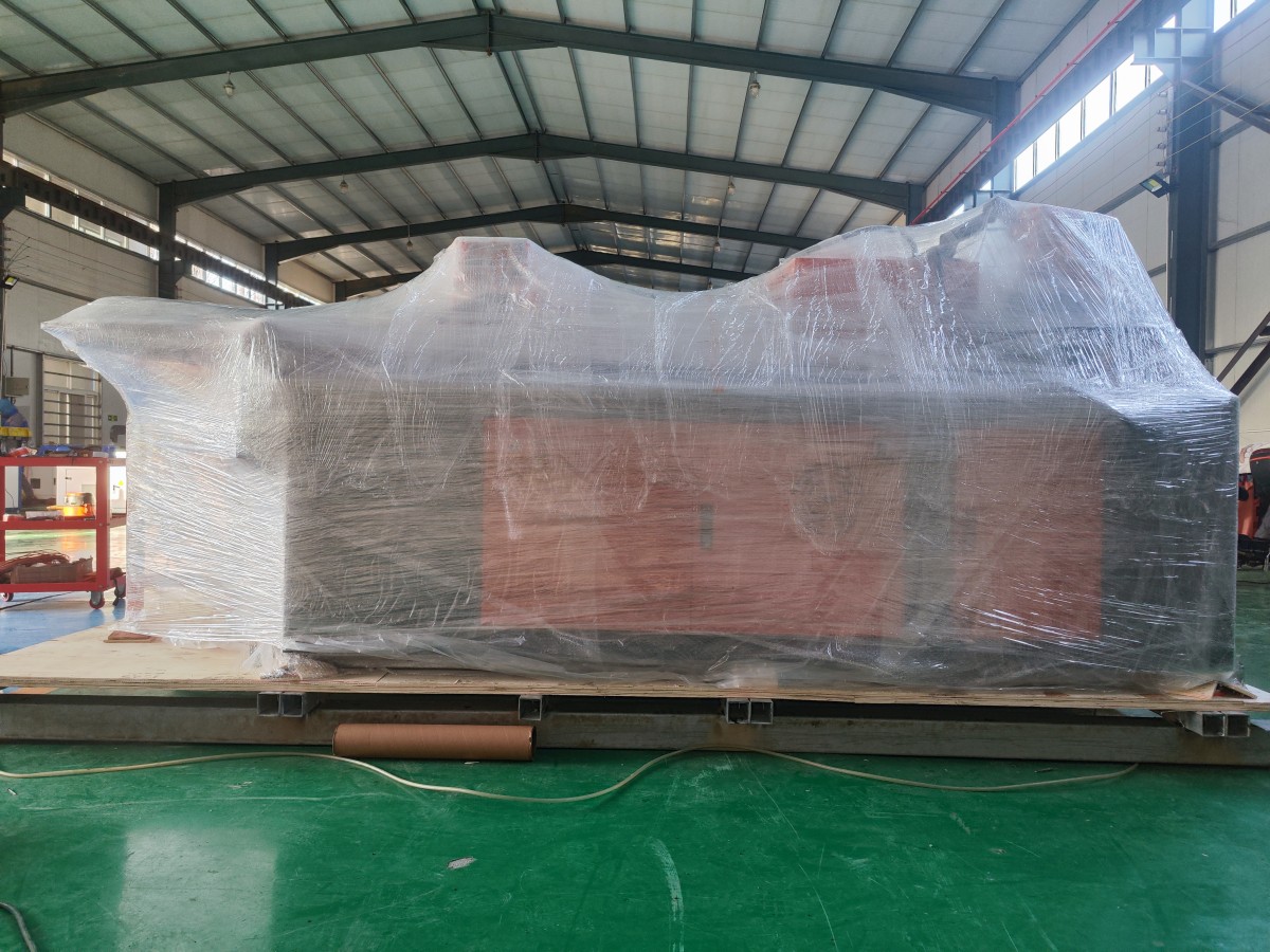 打包后 (4).jpg ENTREGA DE LA MÁQUINA DE PROCESAMIENTO DE BARRAS COLECTORAS CNC 3 EN 1 A LA INDIA