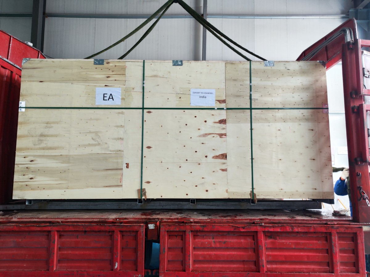 装车 (5).jpg ENTREGA DE LA MÁQUINA DE PROCESAMIENTO DE BARRAS COLECTORAS CNC 3 EN 1 A LA INDIA