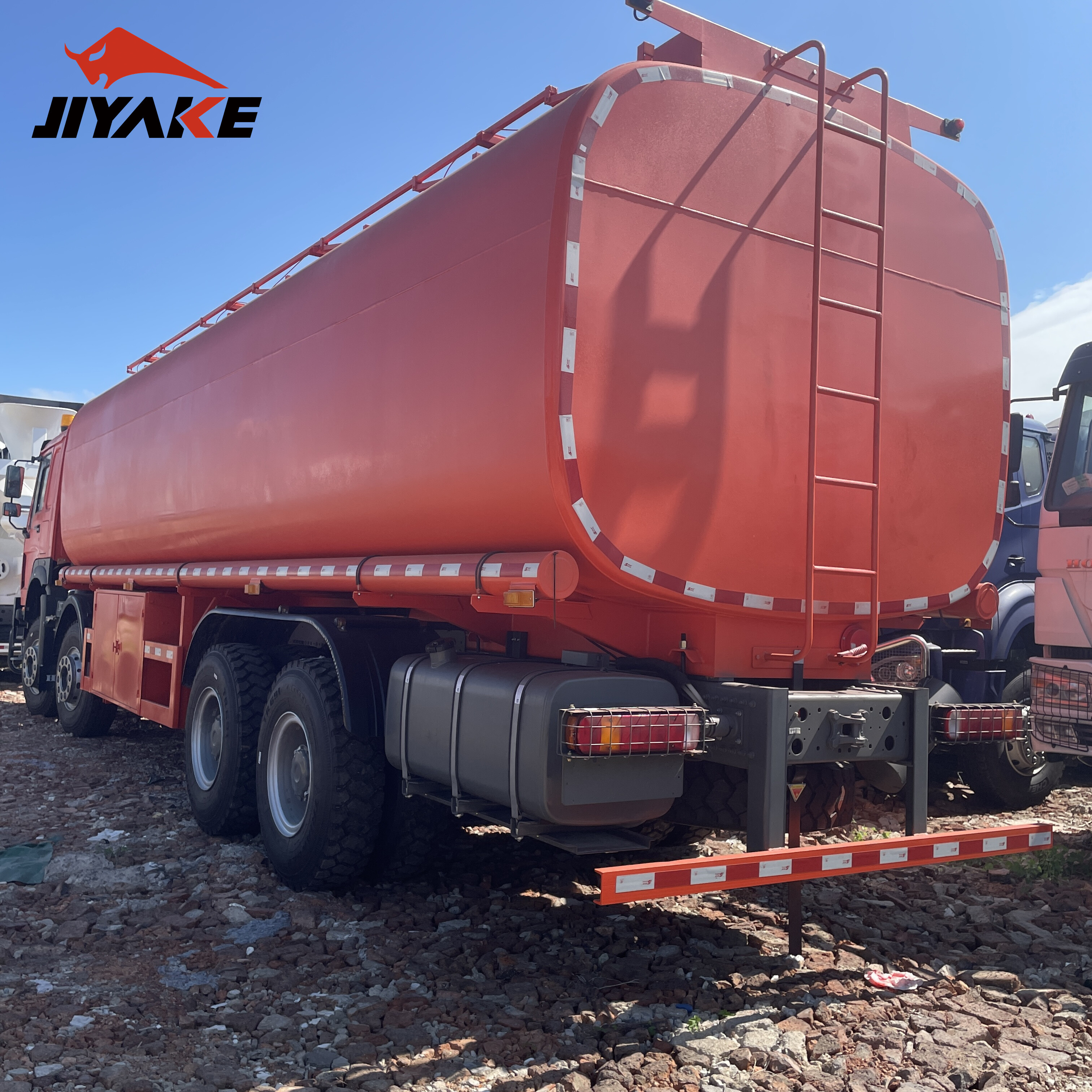 New Sinotruk Fuel Tanker truck 6X4 New HOWO Oil Tank Truck Fuel Tank Truck