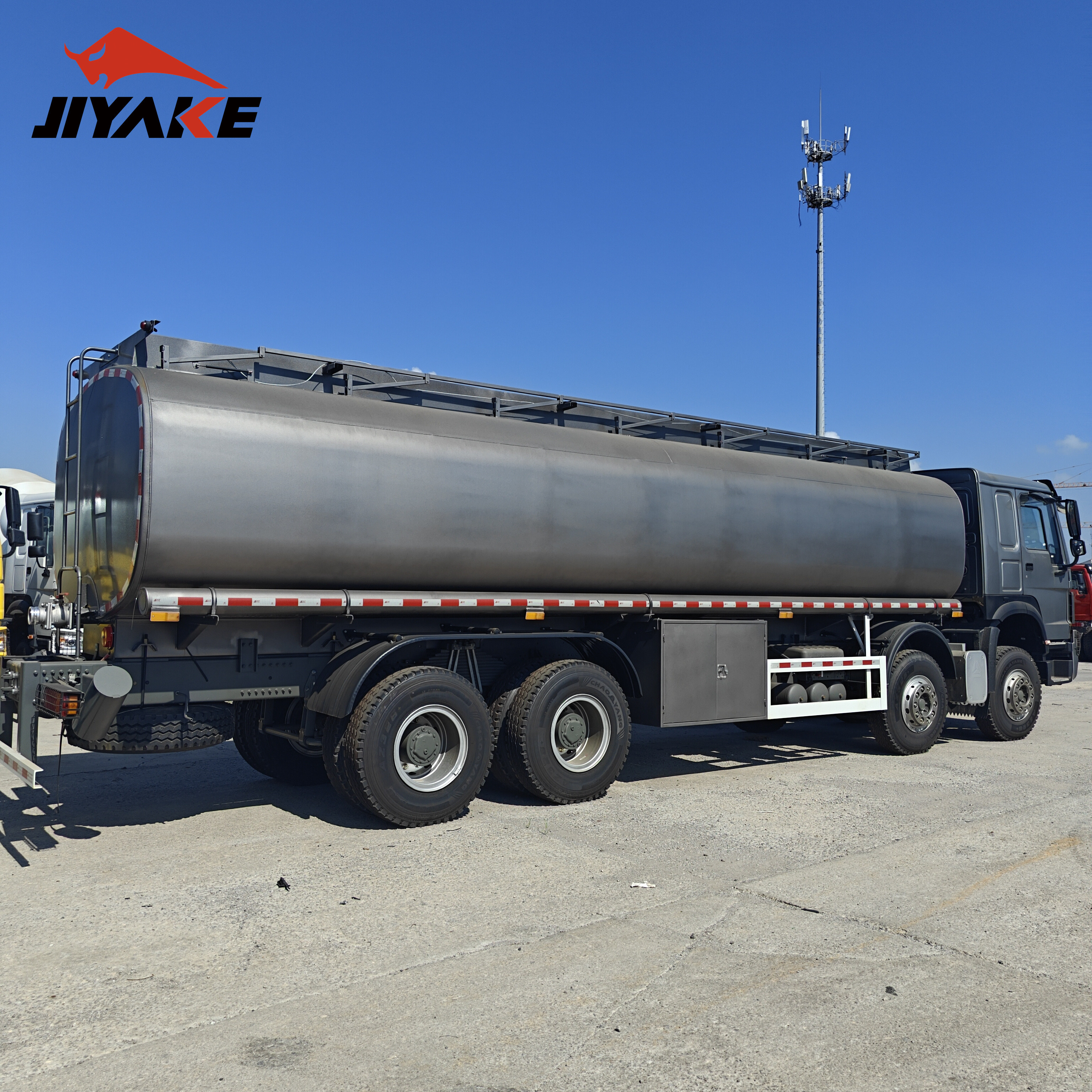 Sinotruk HOWO Tanker Oil Tank Truck 25000L 20000L Carbon Steel Tanker 6X4/8X4 10 Wheel 12 Wheel Oil Fuel Tanker Fuel Tanker Truck