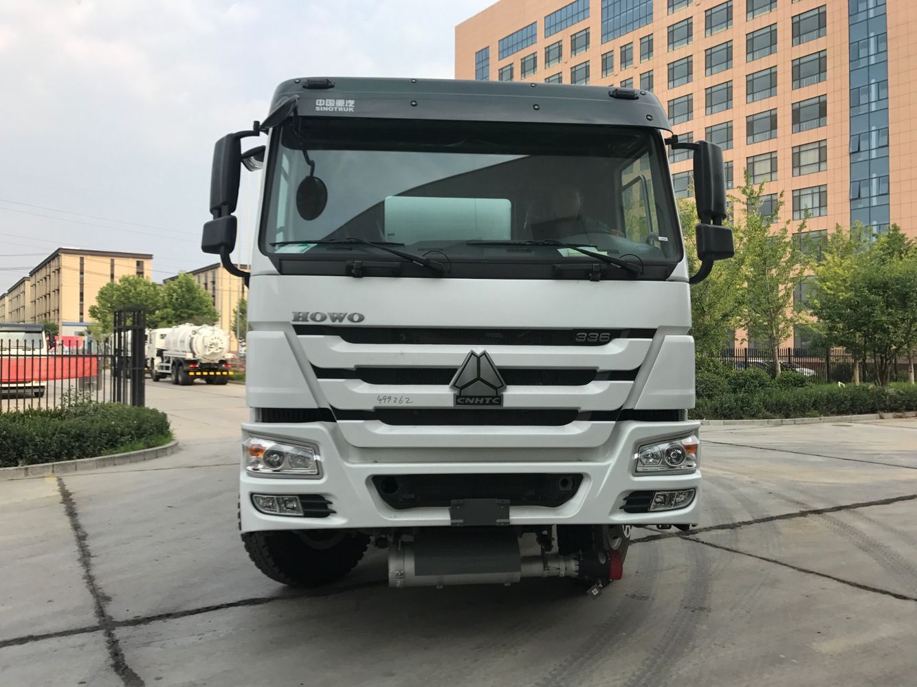 Fuel tanker truck