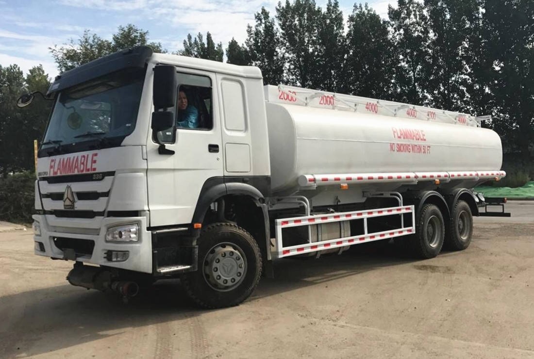 New HOWO 6X4 18 20 25tons Drinking Potable Liquid Cargo Heavy Fuel Oil Milk Lorry Delivery Transport Water Bowser Truck Water Tank Tanker Truck