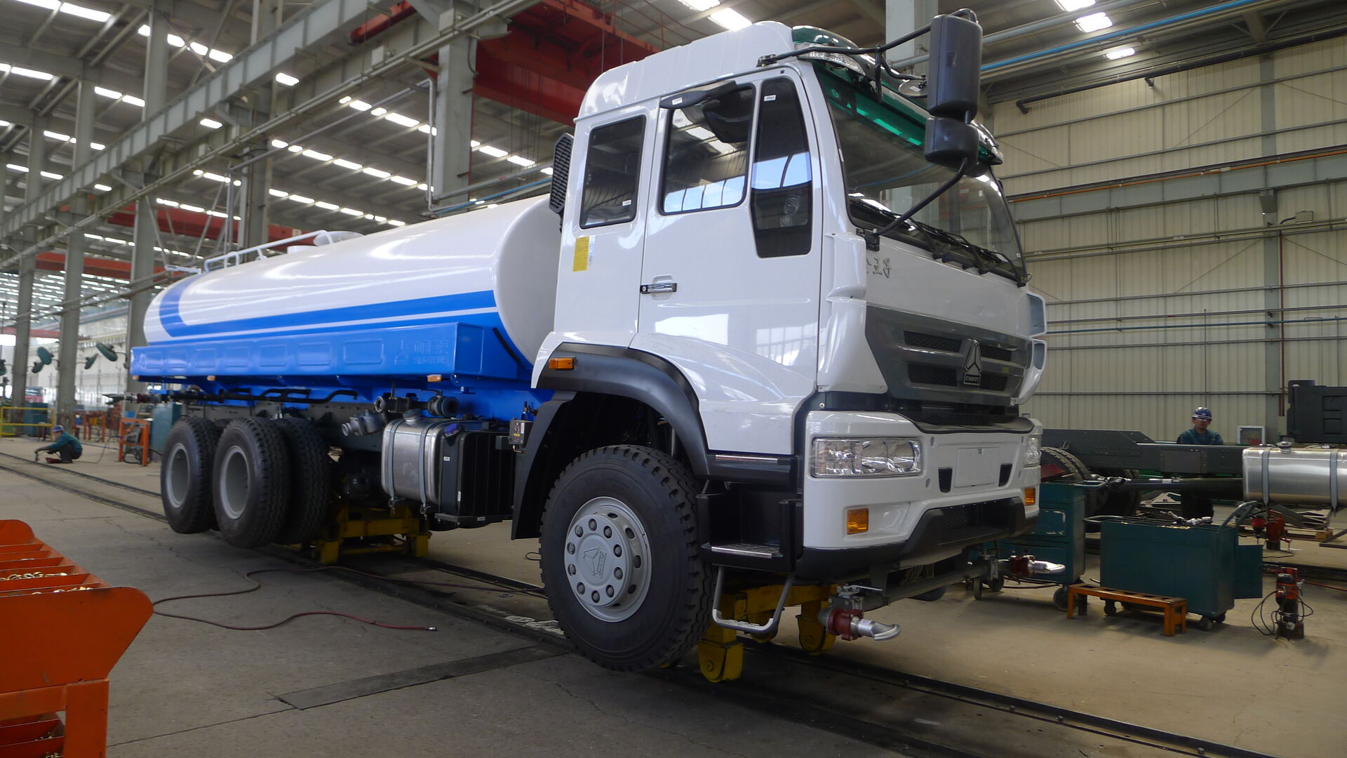 Sprinkler water truck