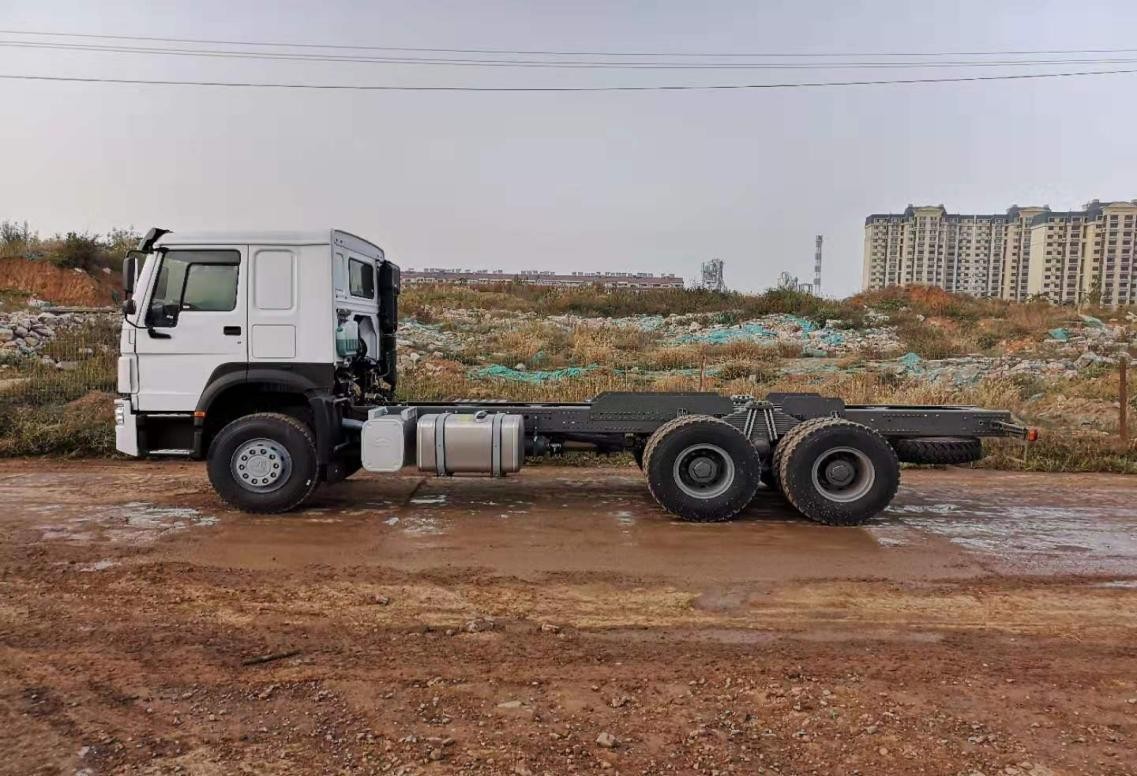 Cargo chassis truck