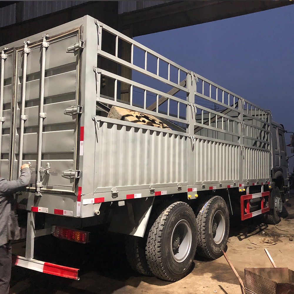 Used cargo truck