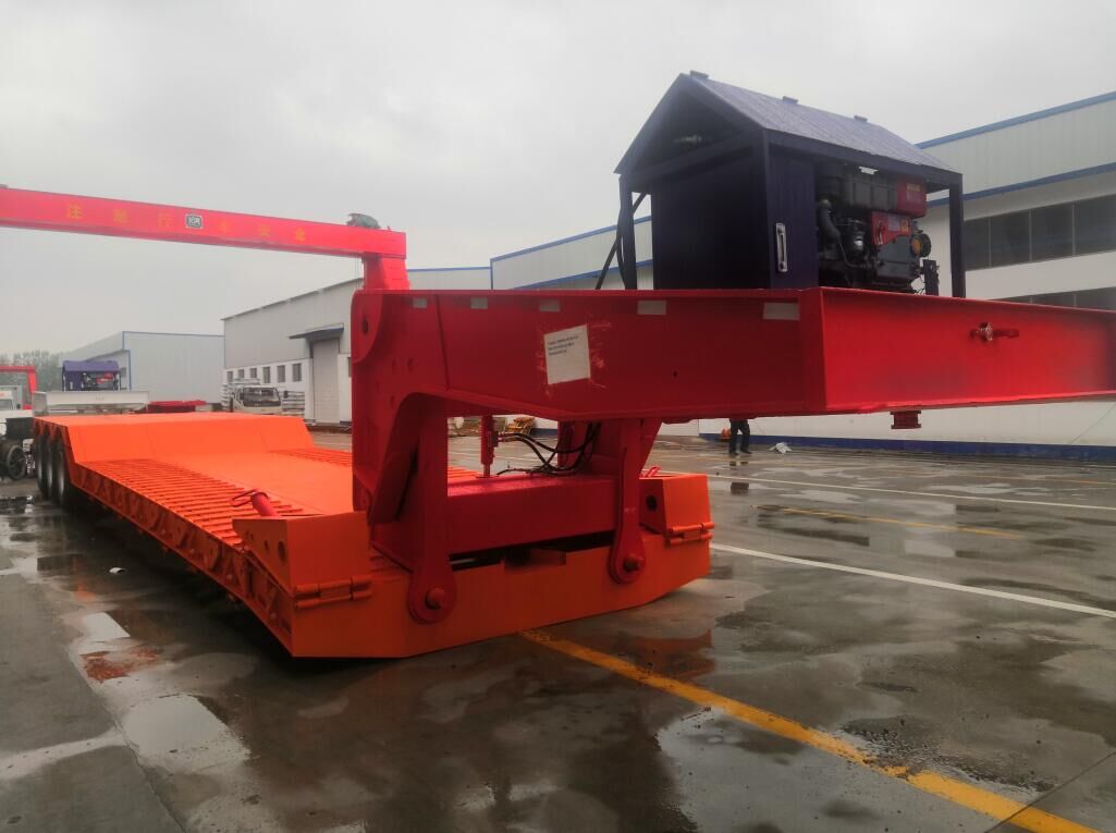 Detachable gooseneck lowbed