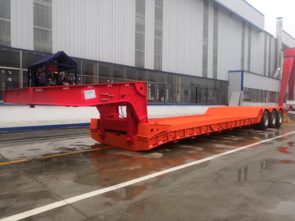 Detachable gooseneck lowbed