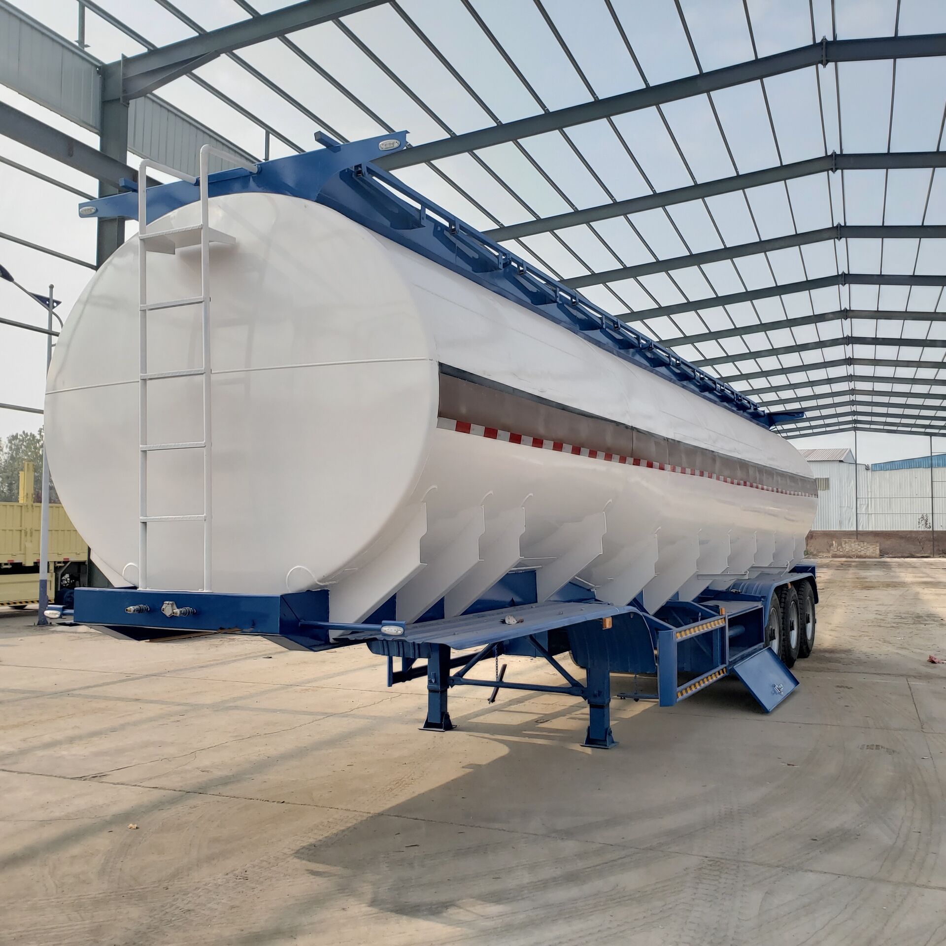 3 axles 42000L tanker trailer