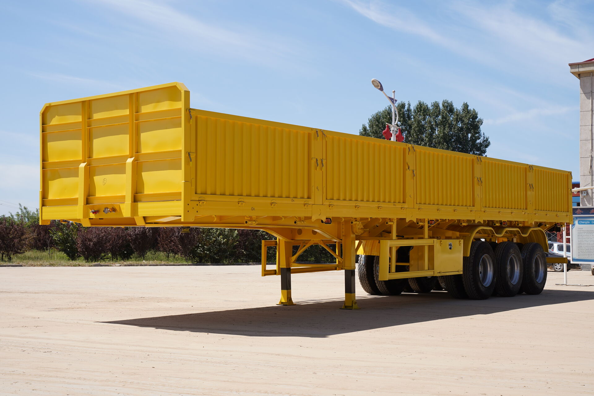 Cargo trailer +side wall trailer