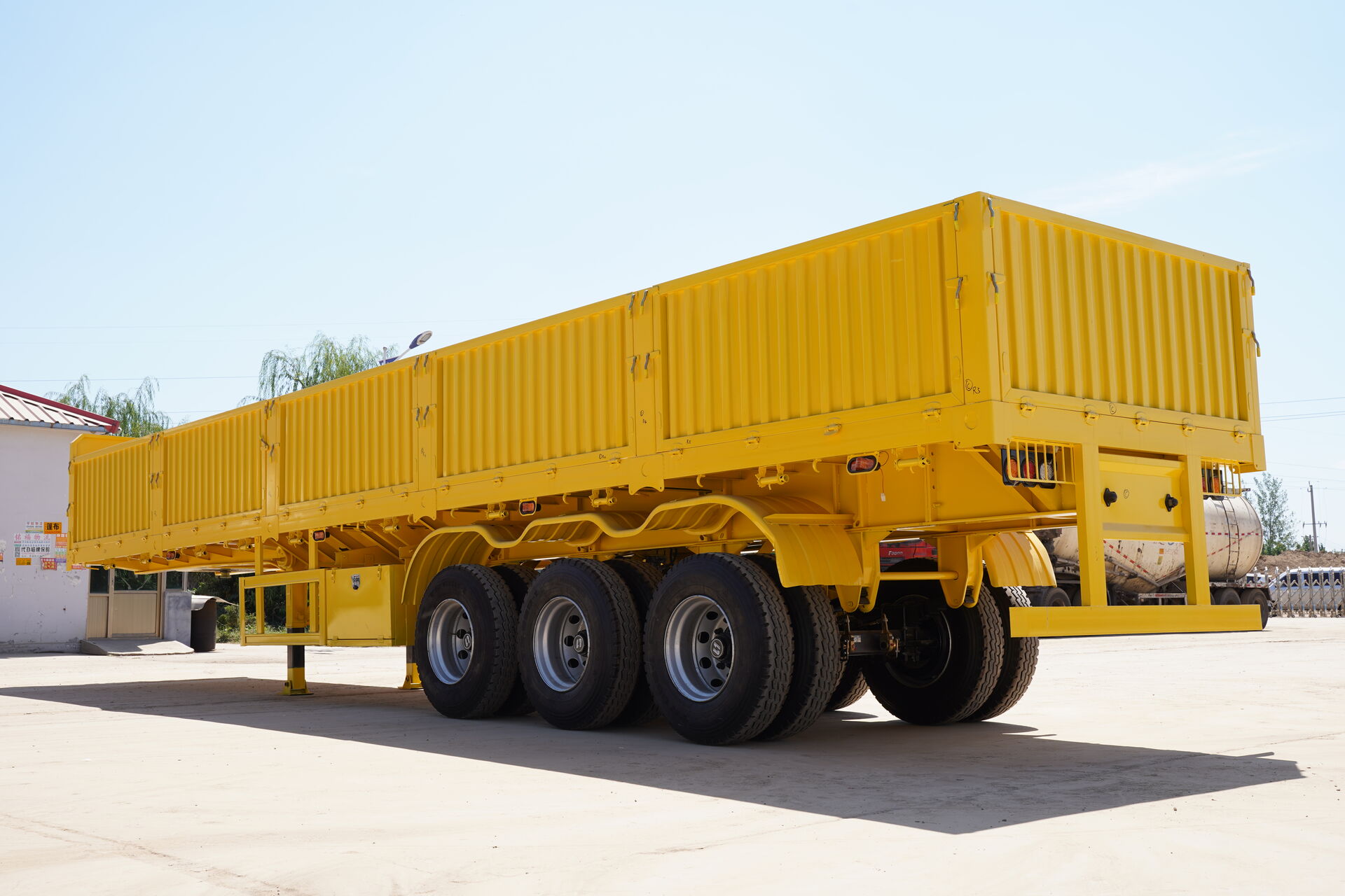 Cargo trailer +side wall trailer