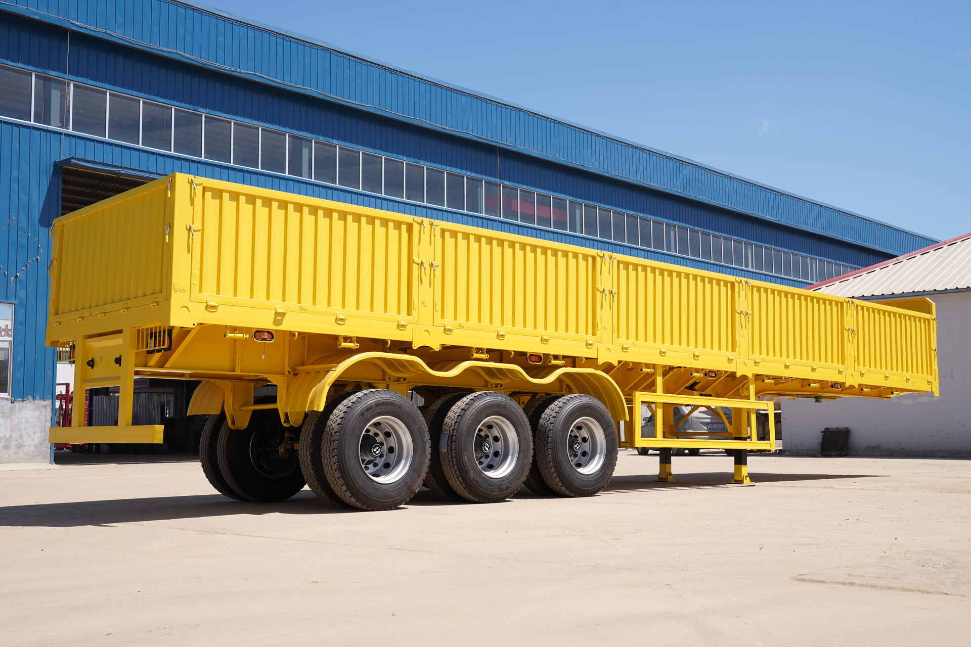 Cargo trailer +side wall trailer