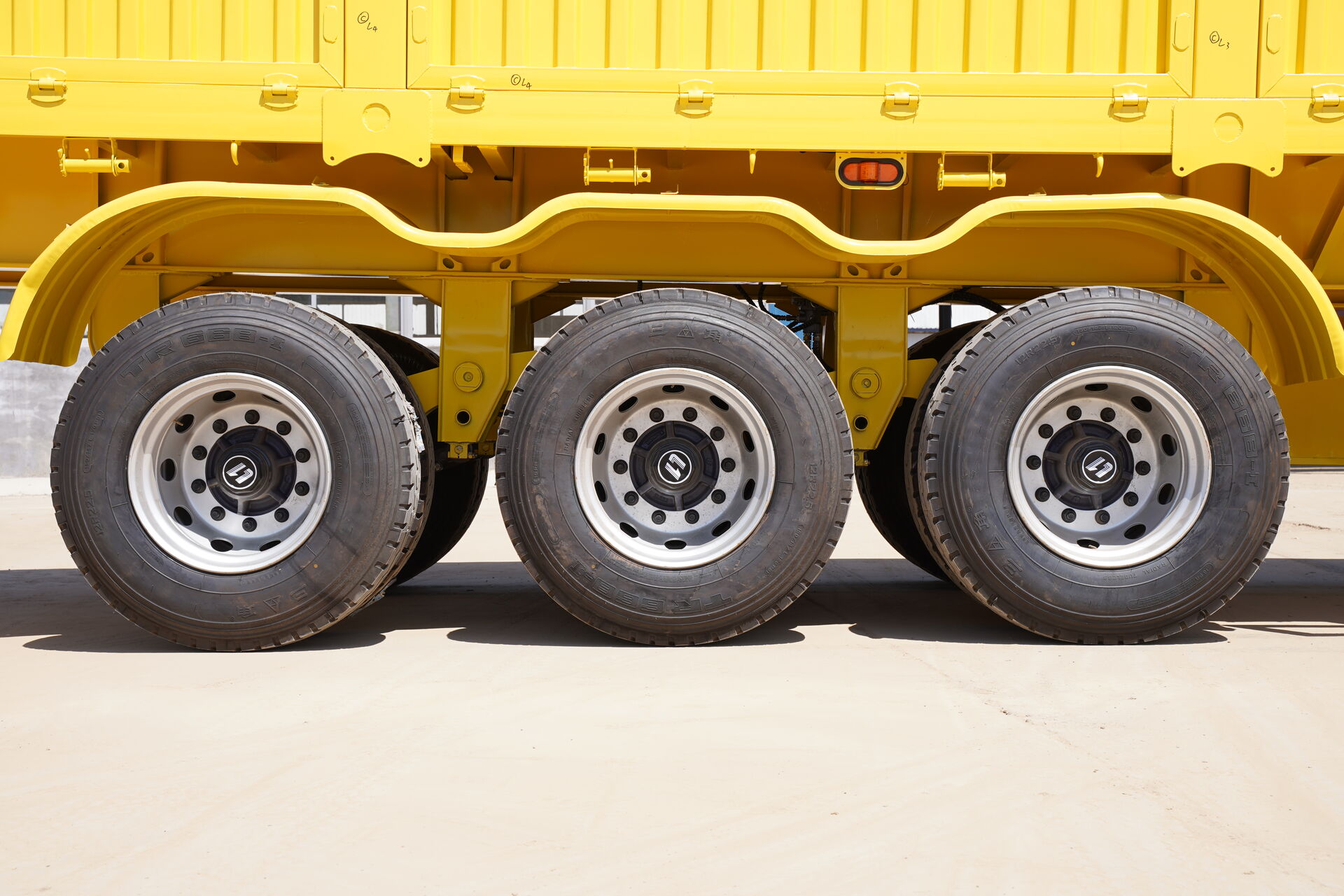 Cargo trailer +side wall trailer