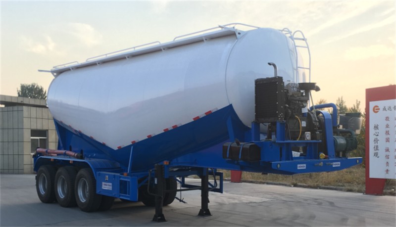 Cement bulker trailer