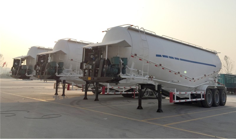 Cement bulker trailer