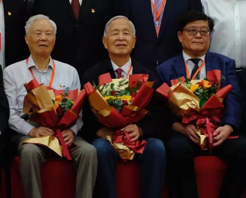 金晶集团董事长王刚出席建材联合会系统庆祝中国**成立100周年大会