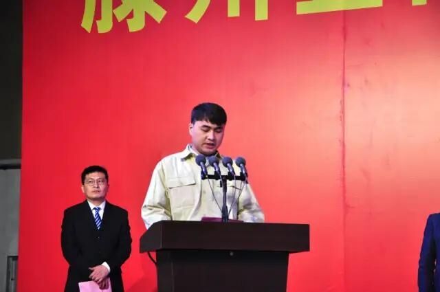 滕州金晶三线技改项目点火投产