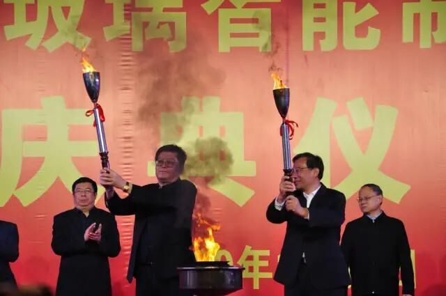 滕州金晶三线技改项目点火投产