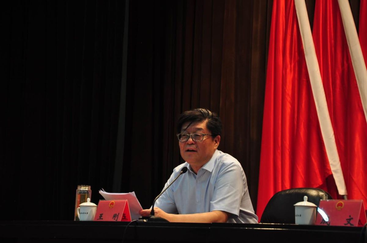全国人大代表、金晶集团董事长王刚传达全国“两会”精神