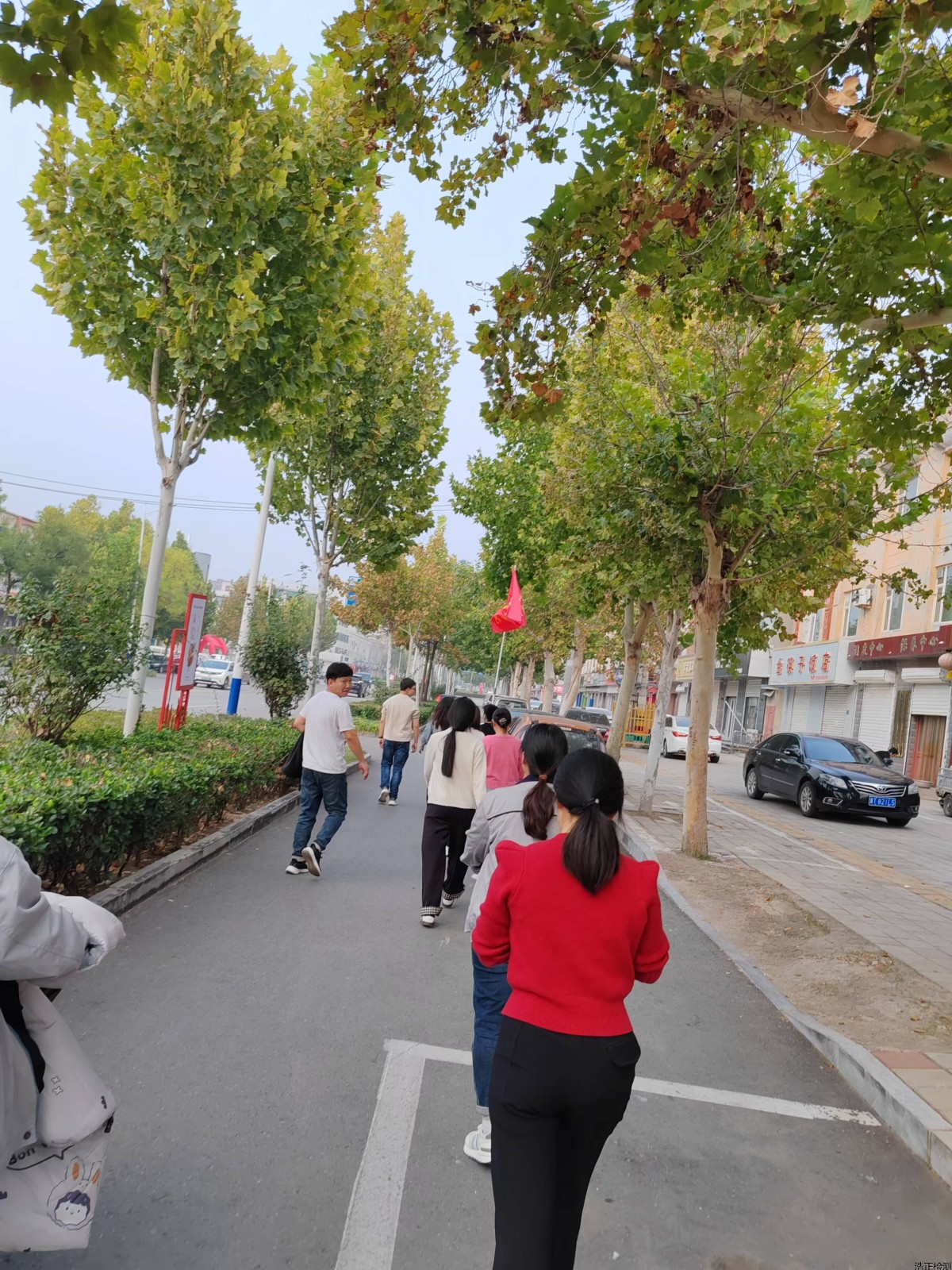 公司团建——徒步环湖行