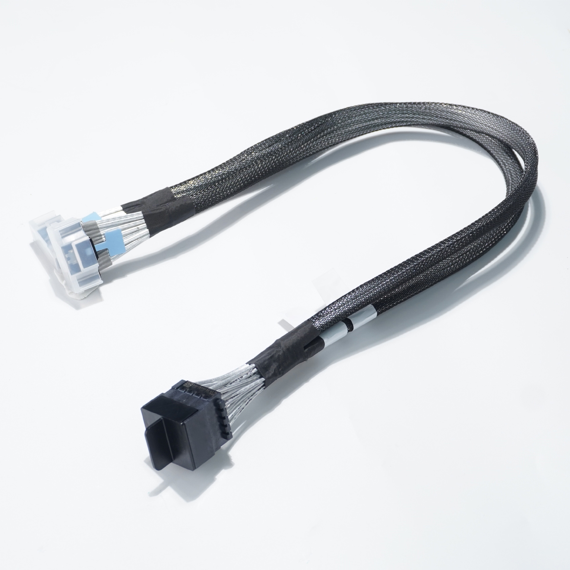 Maßgeschneiderte Verarbeitung von IMPEL 4X8 zu MCIO 8X STR Pci-E GEN5.0 Server-Hochgeschwindigkeitskabelbaum, professionelle Kabelbaumherstellung, kundenspezifische RCD nach Bedarf